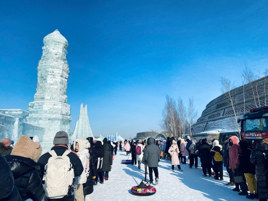 哈尔滨旅游门票订单量同比激增40倍！上演“冰与火之歌”